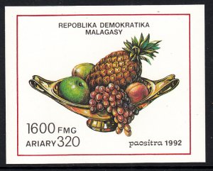 Madagascar 1071 Fruit Souvenir Sheet MNH VF