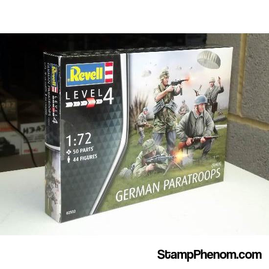 Revell Germany - German Paratroopers WWII 1:72-Model Kits-Revell Germany-StampPhenom