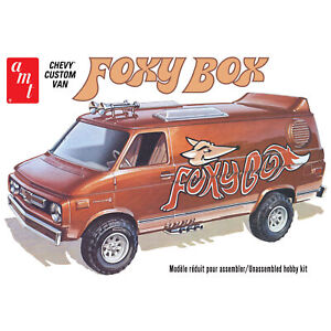 AMT 1975 Chevy Van Foxy Box 125 AMT1265 Plastics Car/Truck 1/24-1/25